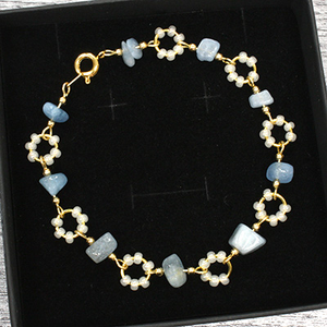 Free Instructions: Spring Aquamarine Bracelet